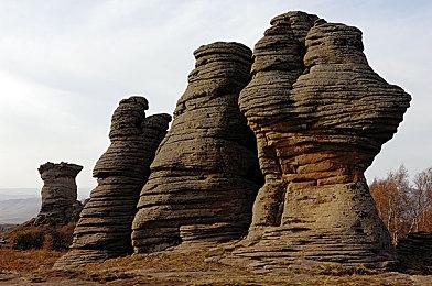 明年夏天开测《最终幻想：永恒危机》全新预告发布